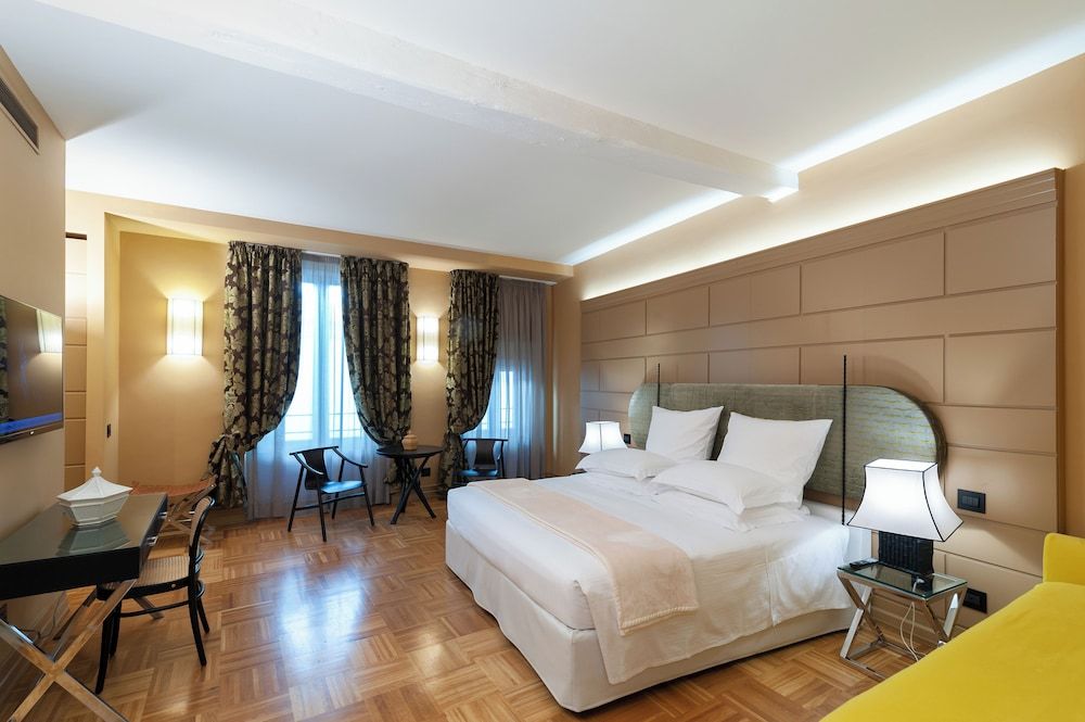 Hotel Number Nine Room