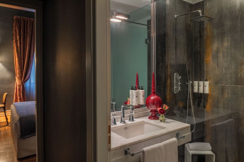 Hotel Number Nine COSY 4