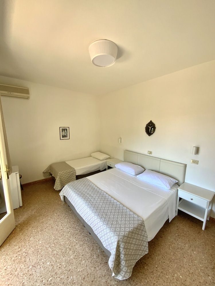Hotel Naviglio Triple Room 2