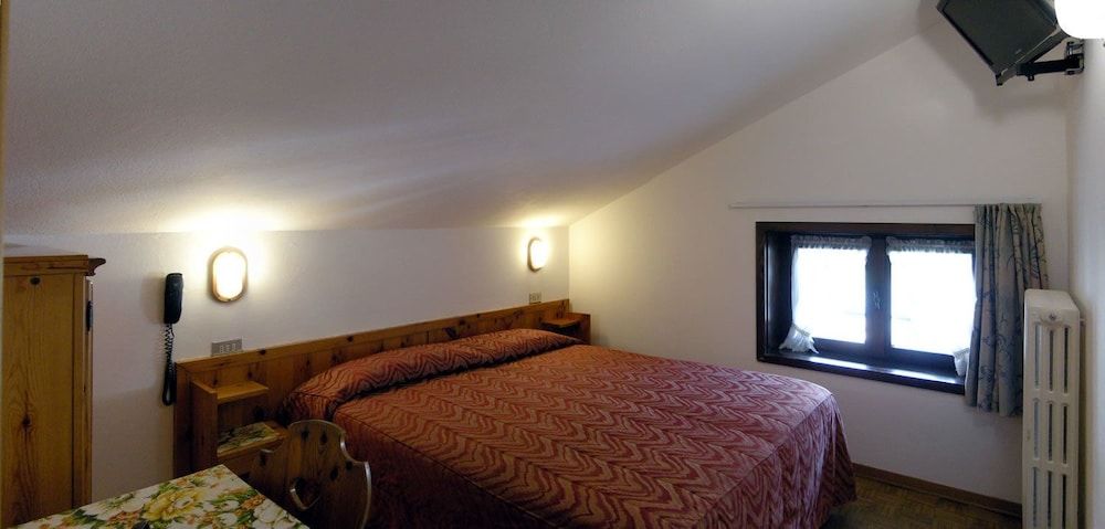 Economy Double Room (3rd floor, no lift)