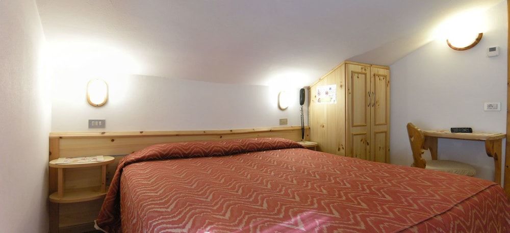 Economy Double Room (3rd floor, no lift)