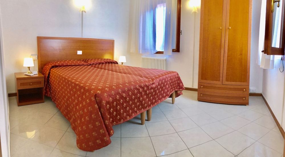 Hotel Ariel Silva Economy Double Room, Shared Bathroom, Annex Building (800 meters from the hotel) 2