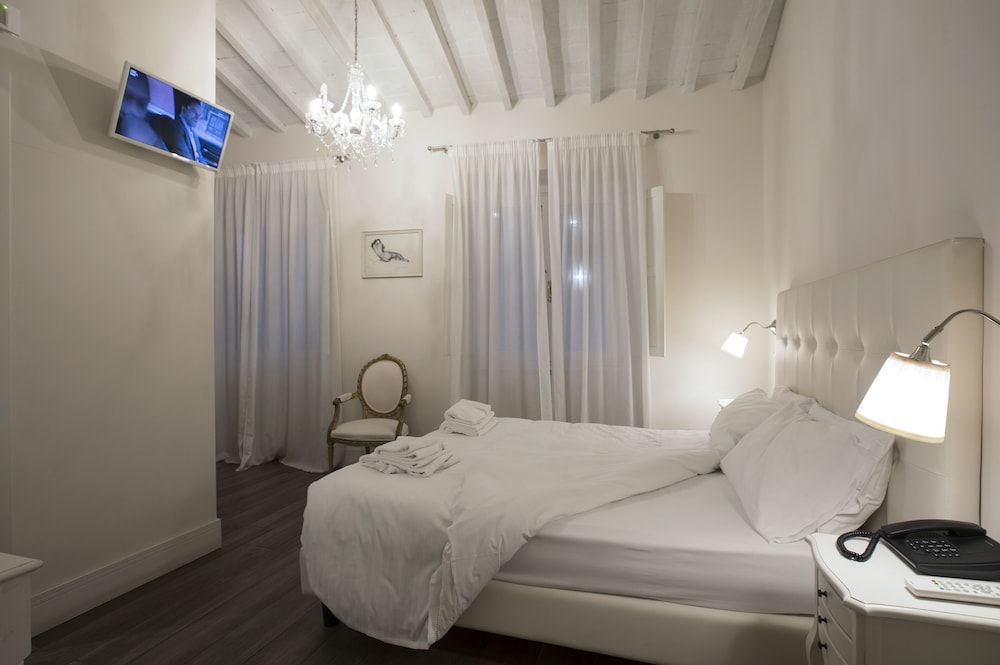 Tornabuoni View Comfort Double Room, 1 Double or 2 Twin Beds 5