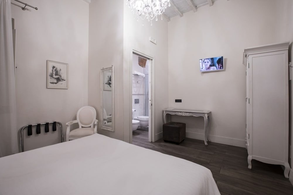 Tornabuoni View Comfort Double Room, 1 Double or 2 Twin Beds 10