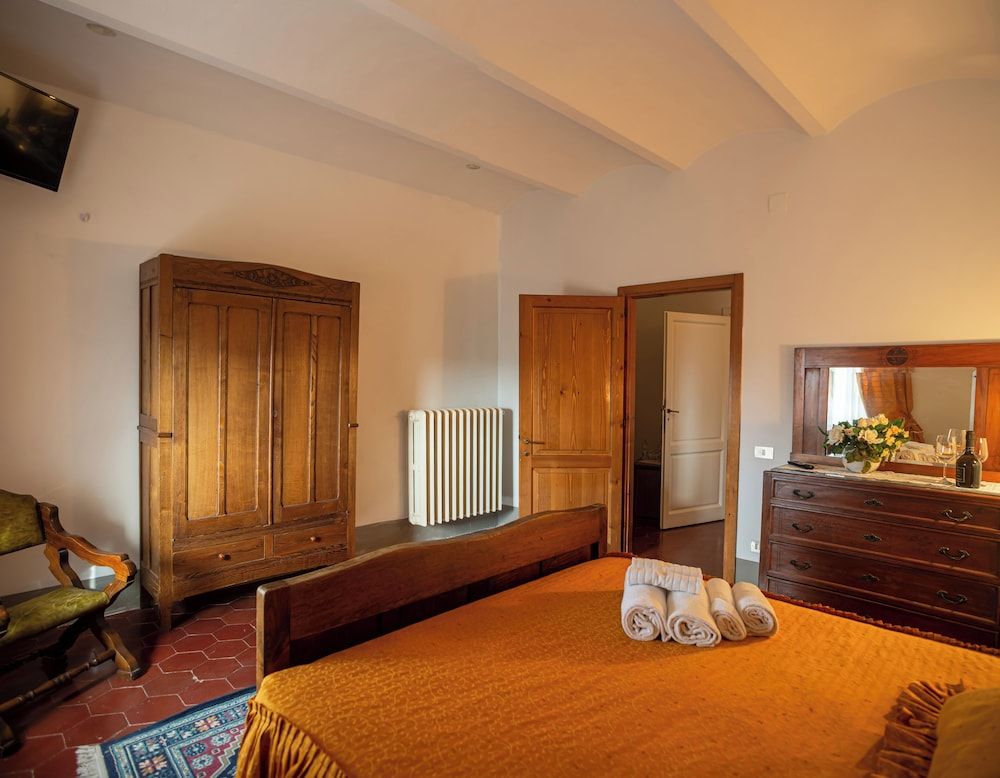 Villa Le Querciolaie Quadruple Room 5