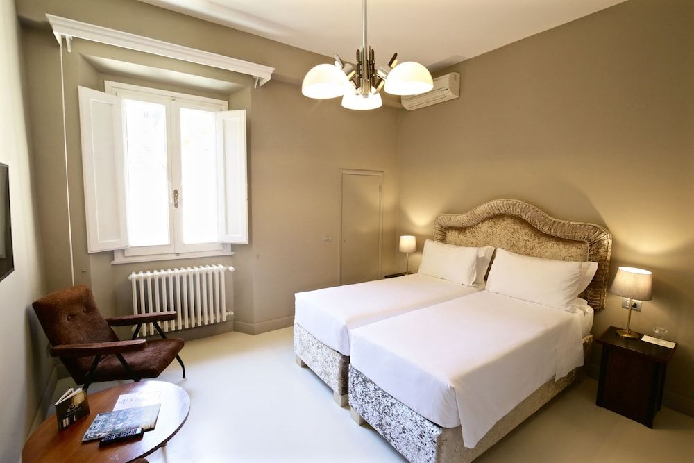 Connecting rooms, 2 Bedrooms, 1 Bathroom