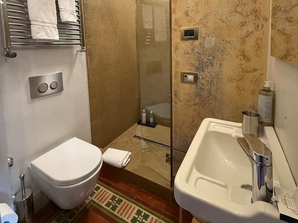 Medium Room