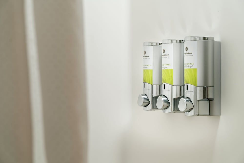 Staypineapple, University Inn, University District Seattle Traditional Room, 1 Queen Bed 5