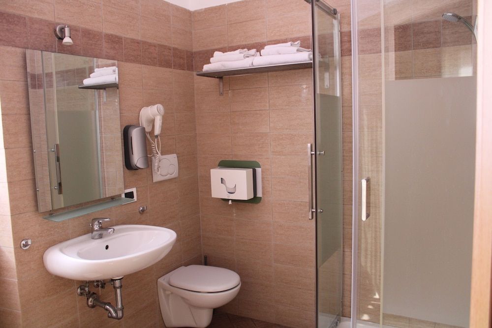 Roma Scout Center - Hostel Double or Twin Room, Private Bathroom 5
