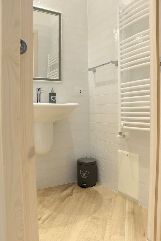 B&B Napoli La scalinata di Chiaia Standard Double Room 4