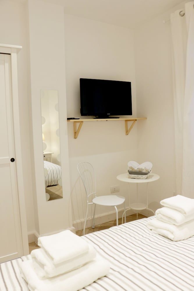 B&B Napoli La scalinata di Chiaia Standard Double Room 9