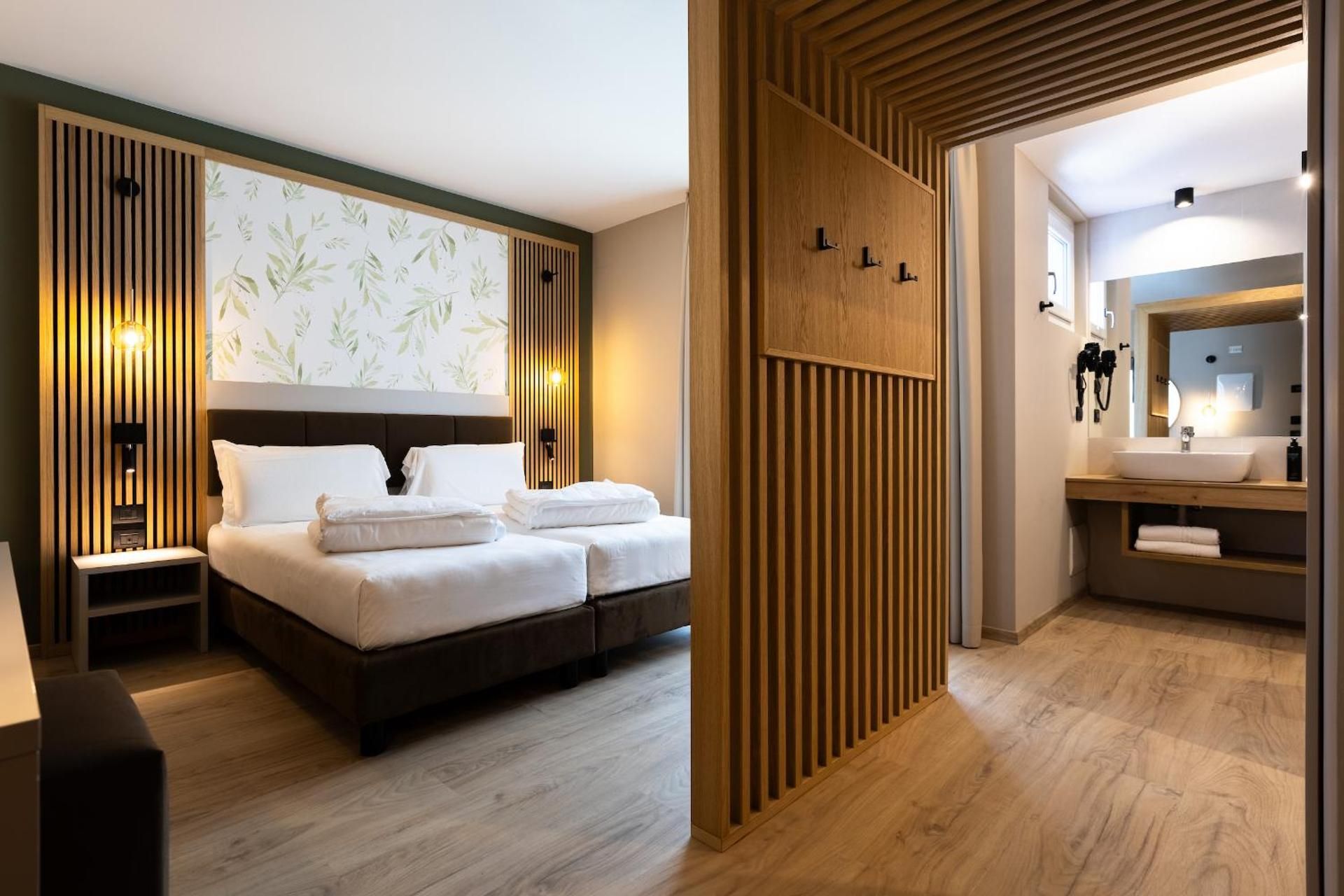 Deluxe Double or Twin Room with Balcony