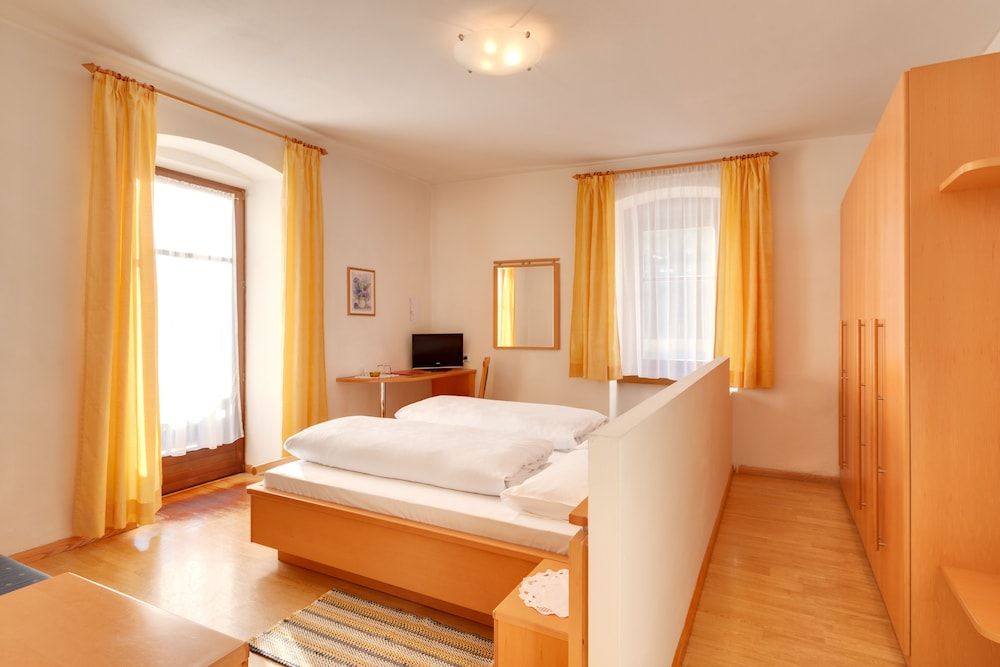 Hotel - Restaurant Schaurhof Comfort Double Room, 1 Bedroom, Balcony, Garden Area 3