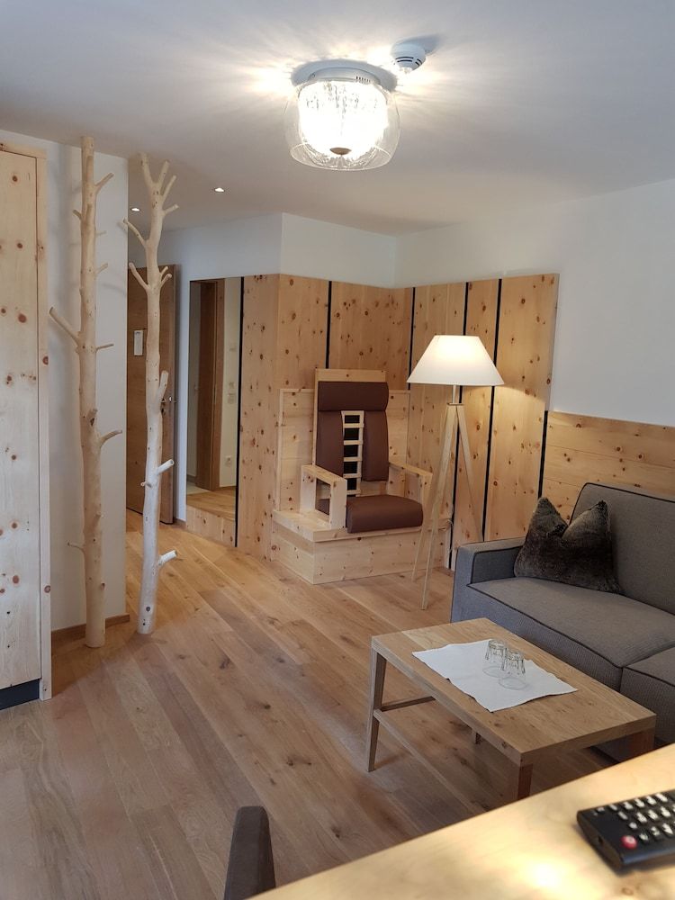 Hotel - Restaurant Schaurhof Deluxe Studio, 1 Bedroom, Sauna, Poolside (Zirbenholzsuite) 5