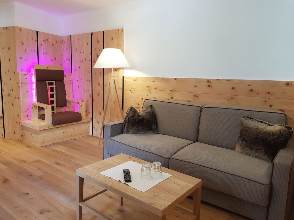 Hotel - Restaurant Schaurhof Deluxe Studio, 1 Bedroom, Sauna, Poolside (Zirbenholzsuite) 4