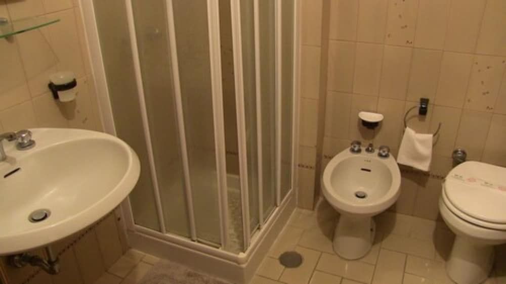 Hotel Due Pini Standard Quadruple Room 2