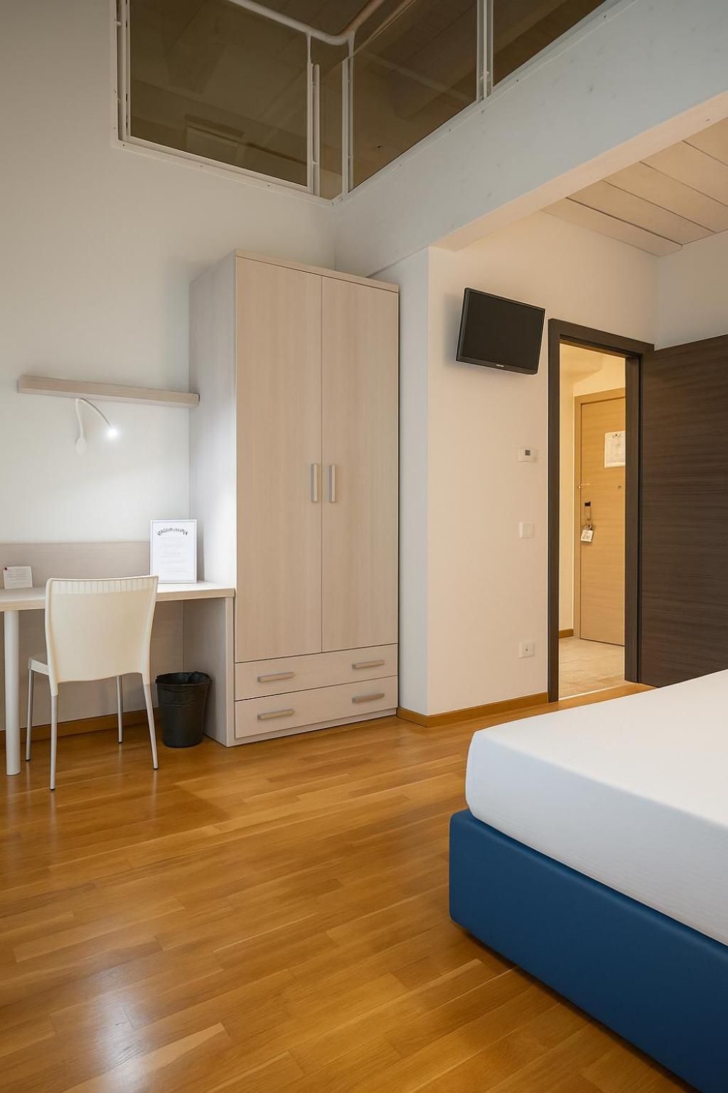 Hotel Arezzo ASC Large Double or Twin Room 3