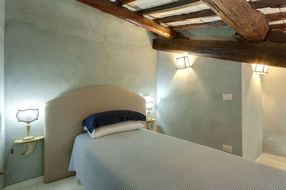 undefined LM Suite Spagna 10