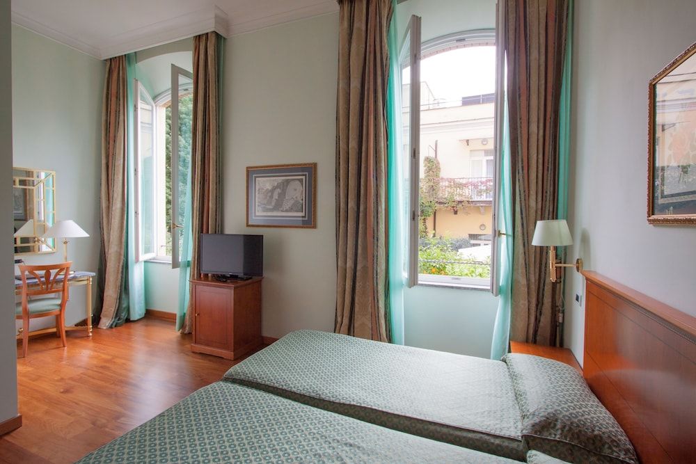 Ateneo Garden Palace Twin Room, 2 Twin Beds 10