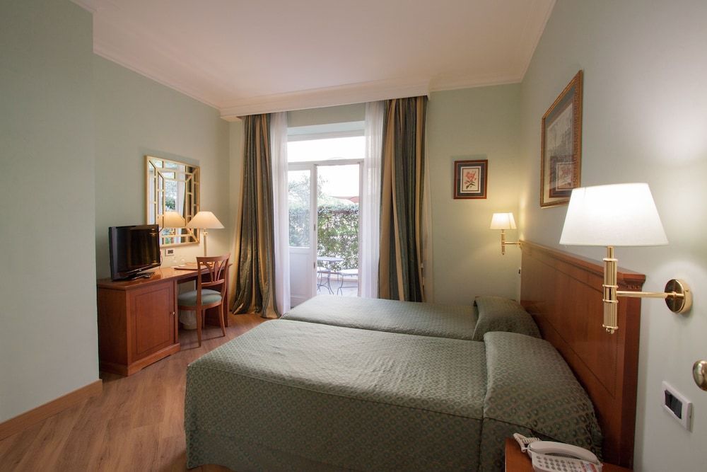 Ateneo Garden Palace Twin Room, 2 Twin Beds 12