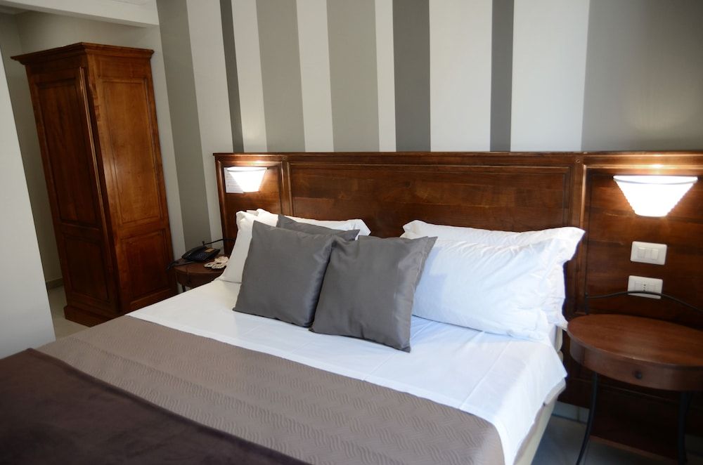 Hotel Giulio Cesare Double Room, Private Bathroom 2