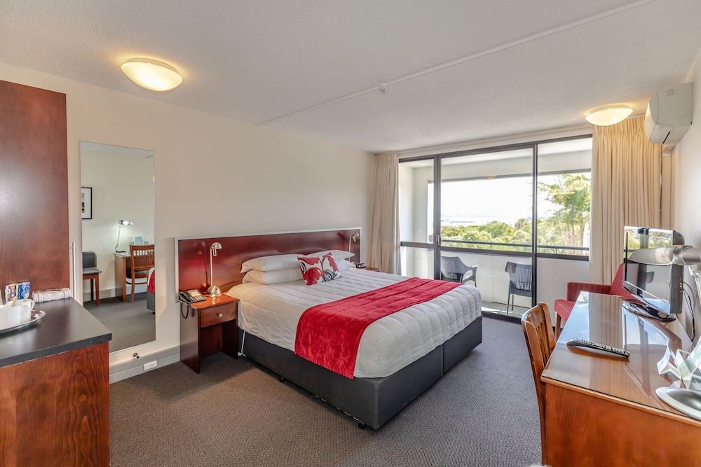 The Parnell Hotel & Conference Centre King Room with Balcony 2