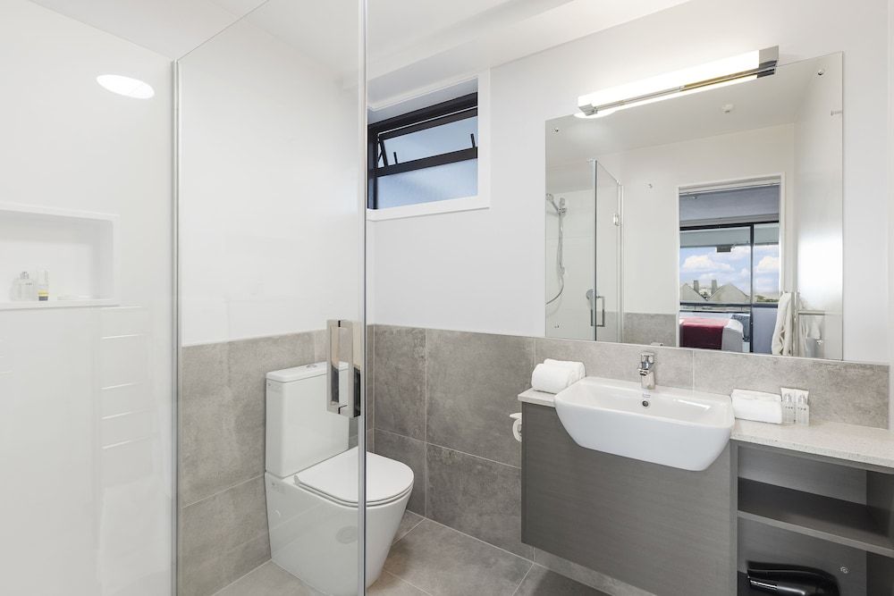 The Parnell Hotel & Conference Centre King Room with Balcony 4