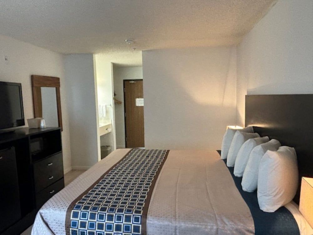 Standard Room, 1 King Bed, Non Smoking