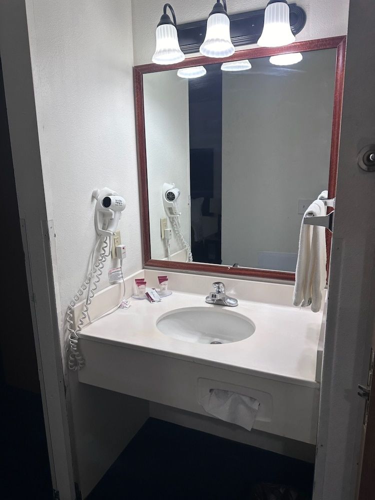 Standard Room, 2 Queen Beds, Non Smoking (Pet Friendly)
