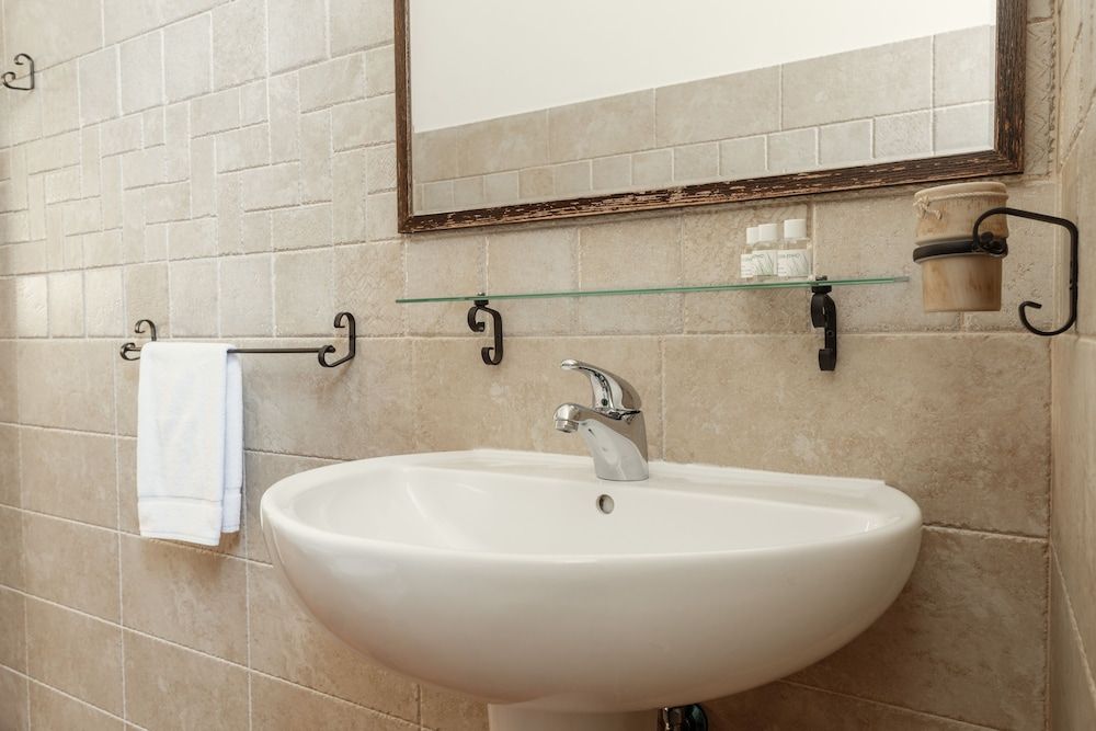 Domus Quiritum Deluxe Triple Room 7