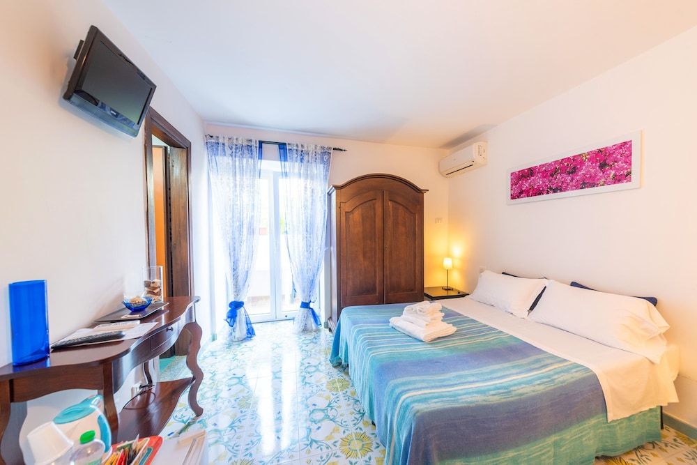 Maison Twentyfive Double or Twin Room, Non Smoking, Garden View 2