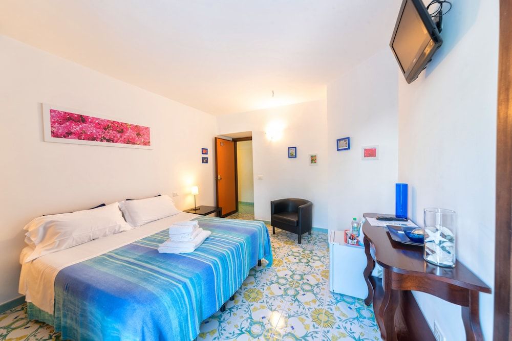 Maison Twentyfive Double or Twin Room, Non Smoking, Garden View 7