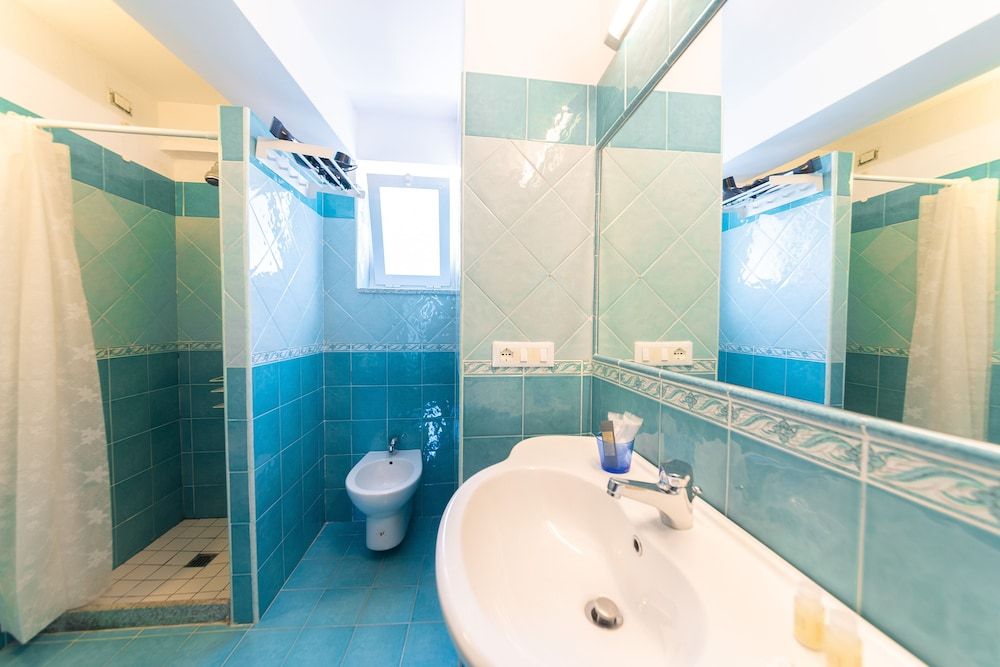 Maison Twentyfive Economy Double or Twin Room 7