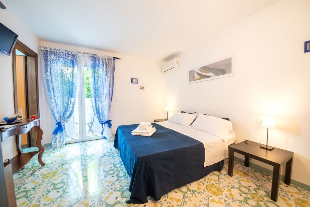 Maison Twentyfive Double or Twin Room, Non Smoking, Garden View 6