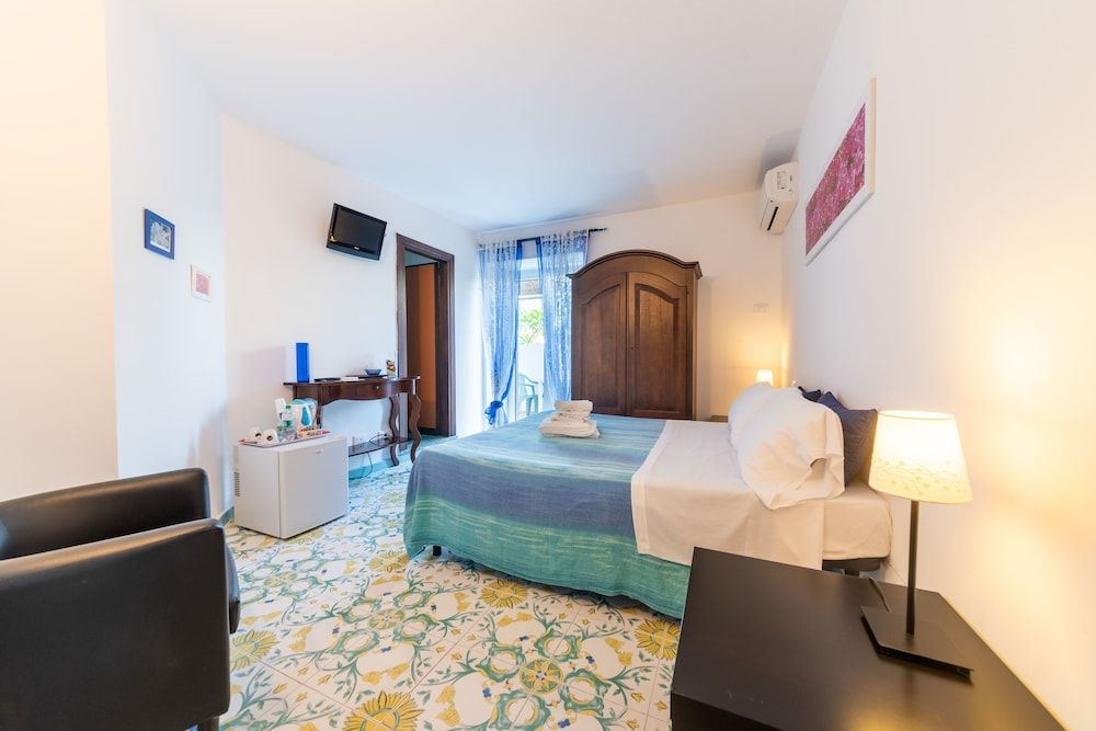 Maison Twentyfive Double or Twin Room, Non Smoking, Garden View 4