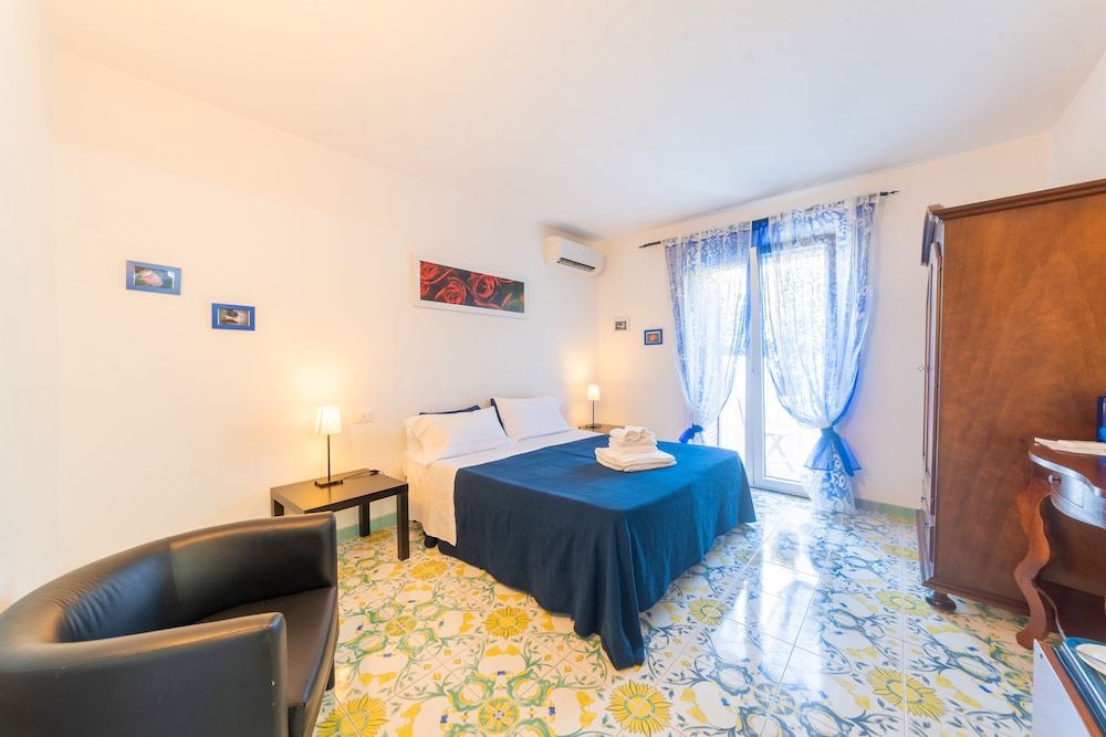 Maison Twentyfive Economy Double or Twin Room 3