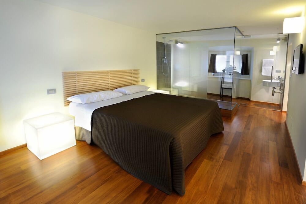 Queen Room, Balcony
