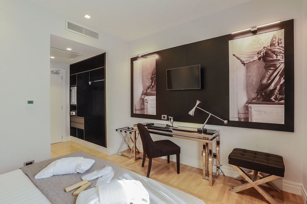 Floris Hotel Deluxe Double Room 19