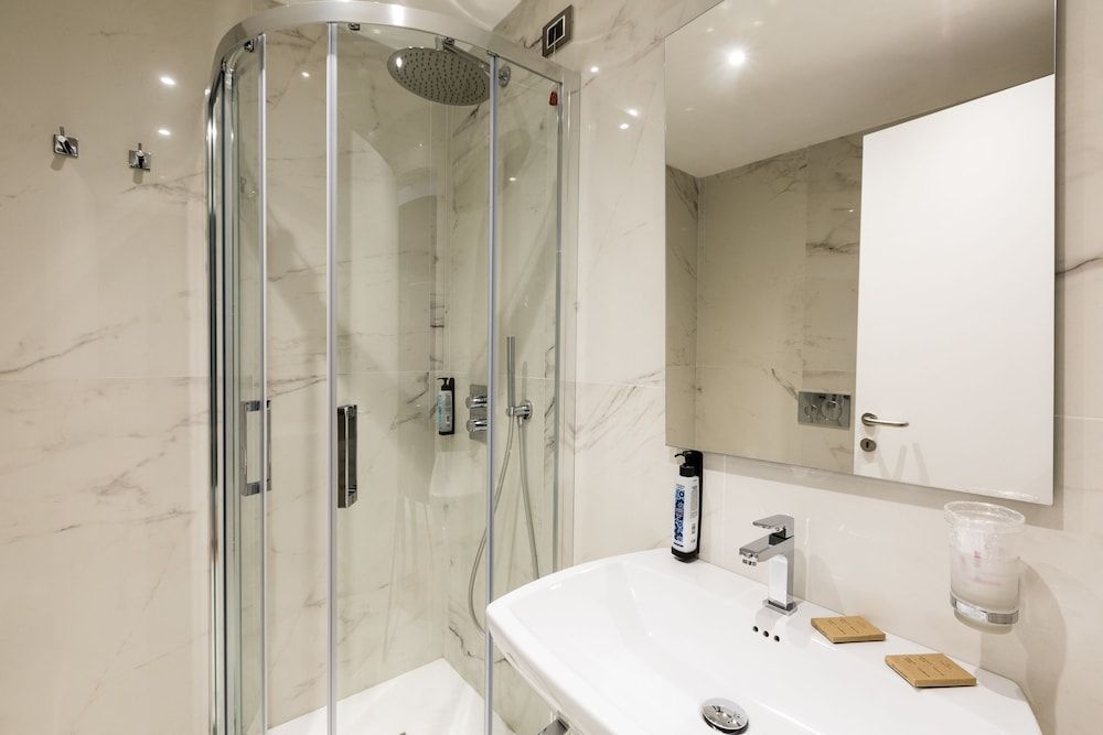 Floris Hotel Deluxe Double Room 14