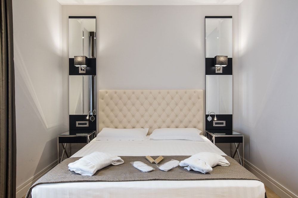 Floris Hotel Deluxe Double Room 5