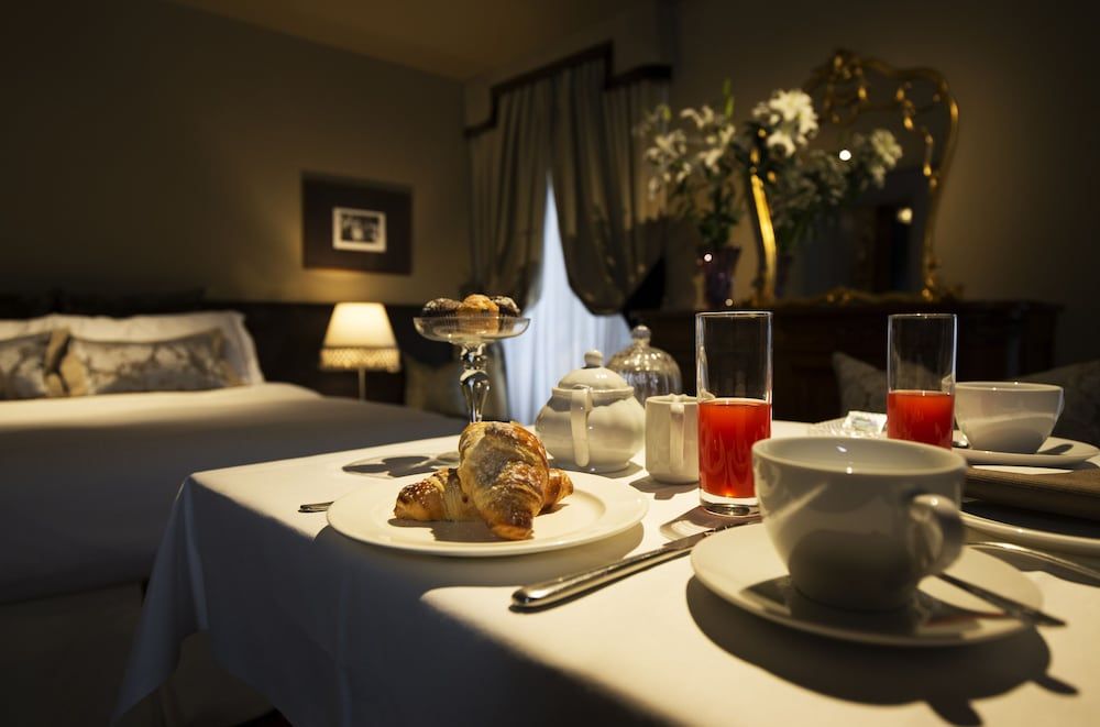 Room Service - Dining