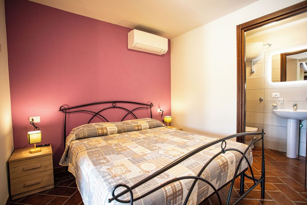 Casale Poggio Nebbia Comfort Double Room, 1 Queen Bed 4