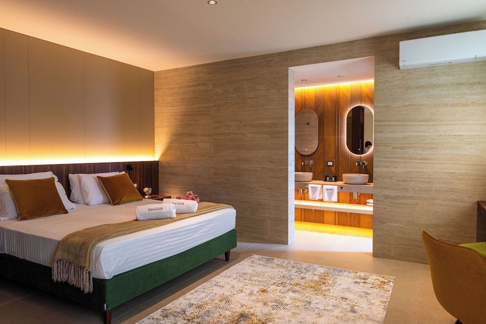 Exclusive Studio Suite, 1 King Bed, City View, Tower