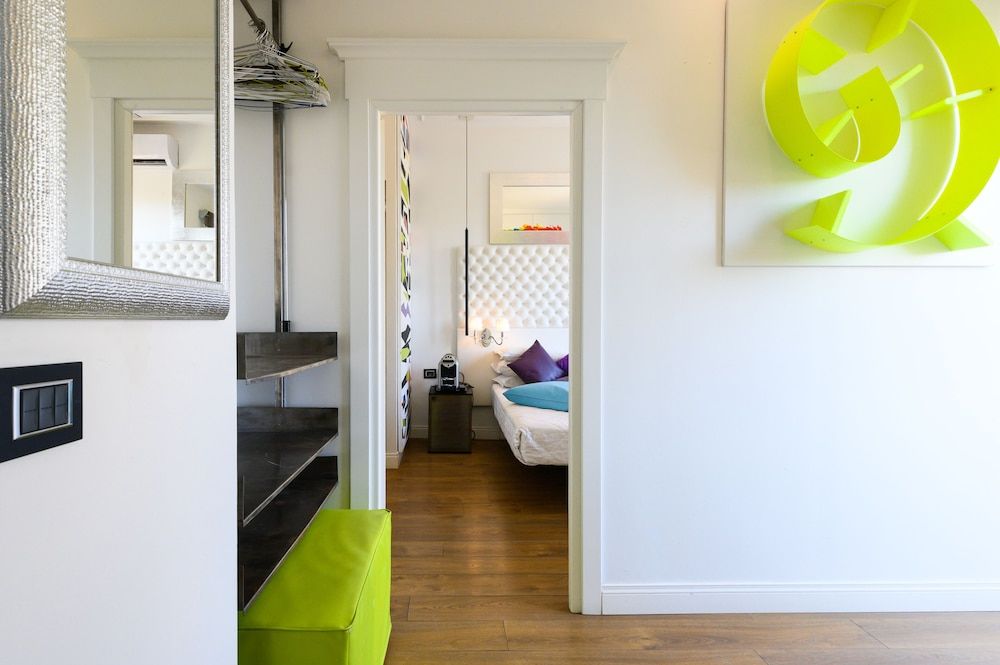 Domus Spagna Frattina Prestige Suite Junior Suite, 1 King Bed, Balcony, City View 11