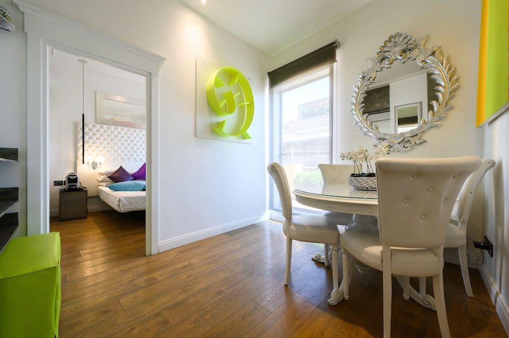 Domus Spagna Frattina Prestige Suite Junior Suite, 1 King Bed, Balcony, City View 9