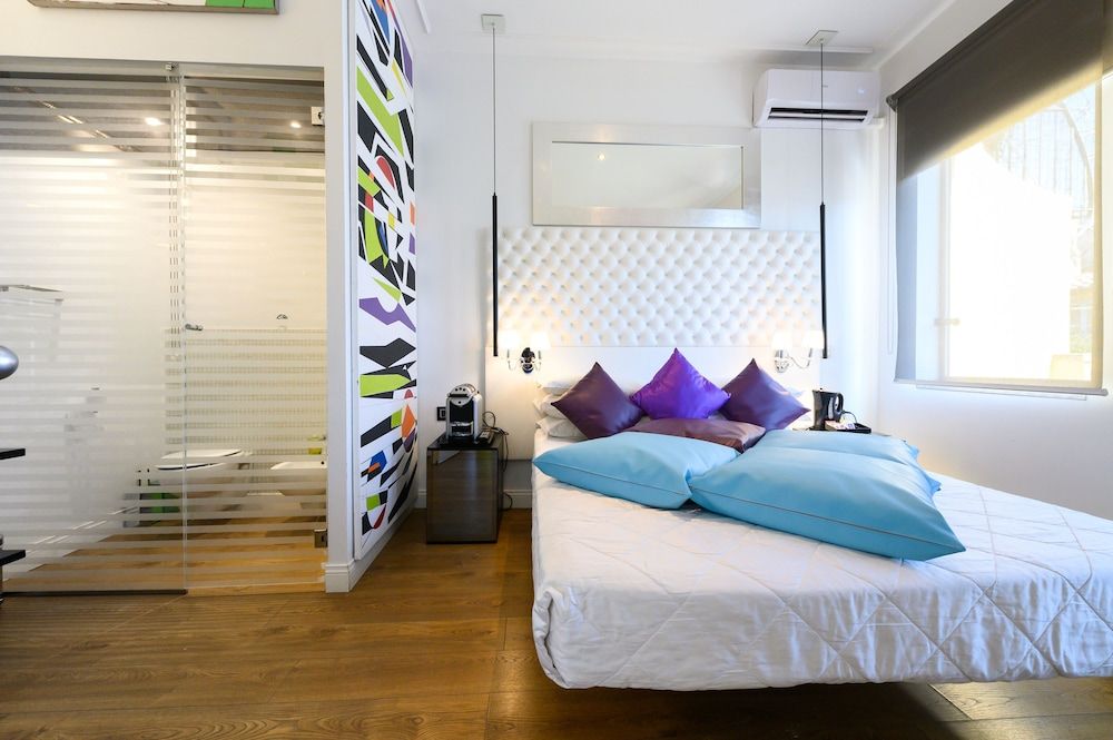 Domus Spagna Frattina Prestige Suite Junior Suite, 1 King Bed, Balcony, City View 3