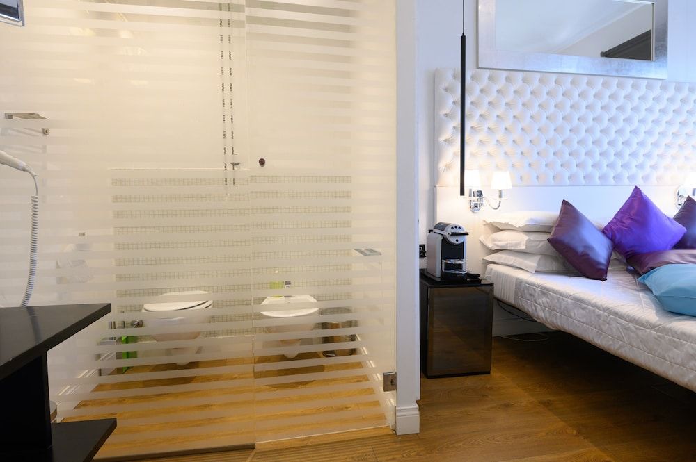 Domus Spagna Frattina Prestige Suite Junior Suite, 1 King Bed, Balcony, City View 5