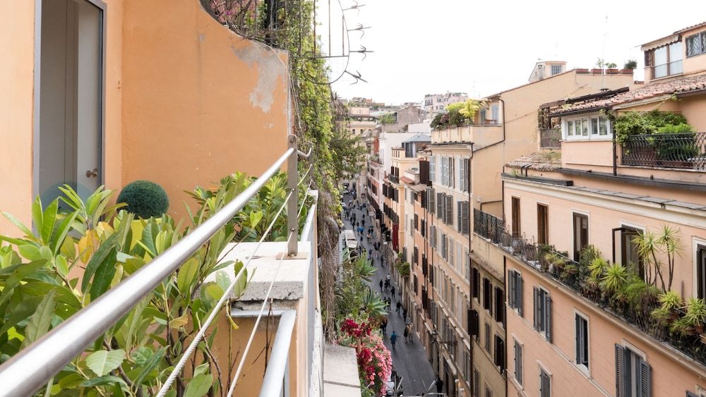 Domus Spagna Frattina Prestige Suite Junior Suite, 1 King Bed, Balcony, City View 14