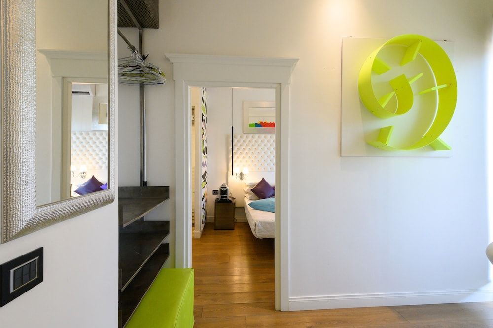 Domus Spagna Frattina Prestige Suite Junior Suite, 1 King Bed, Balcony, City View 7