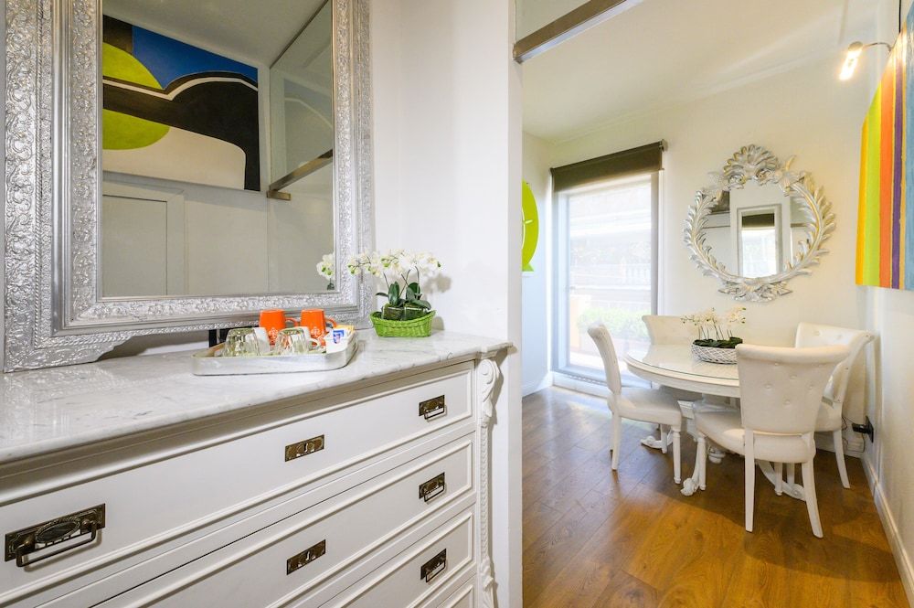 Domus Spagna Frattina Prestige Suite Junior Suite, 1 King Bed, Balcony, City View 13